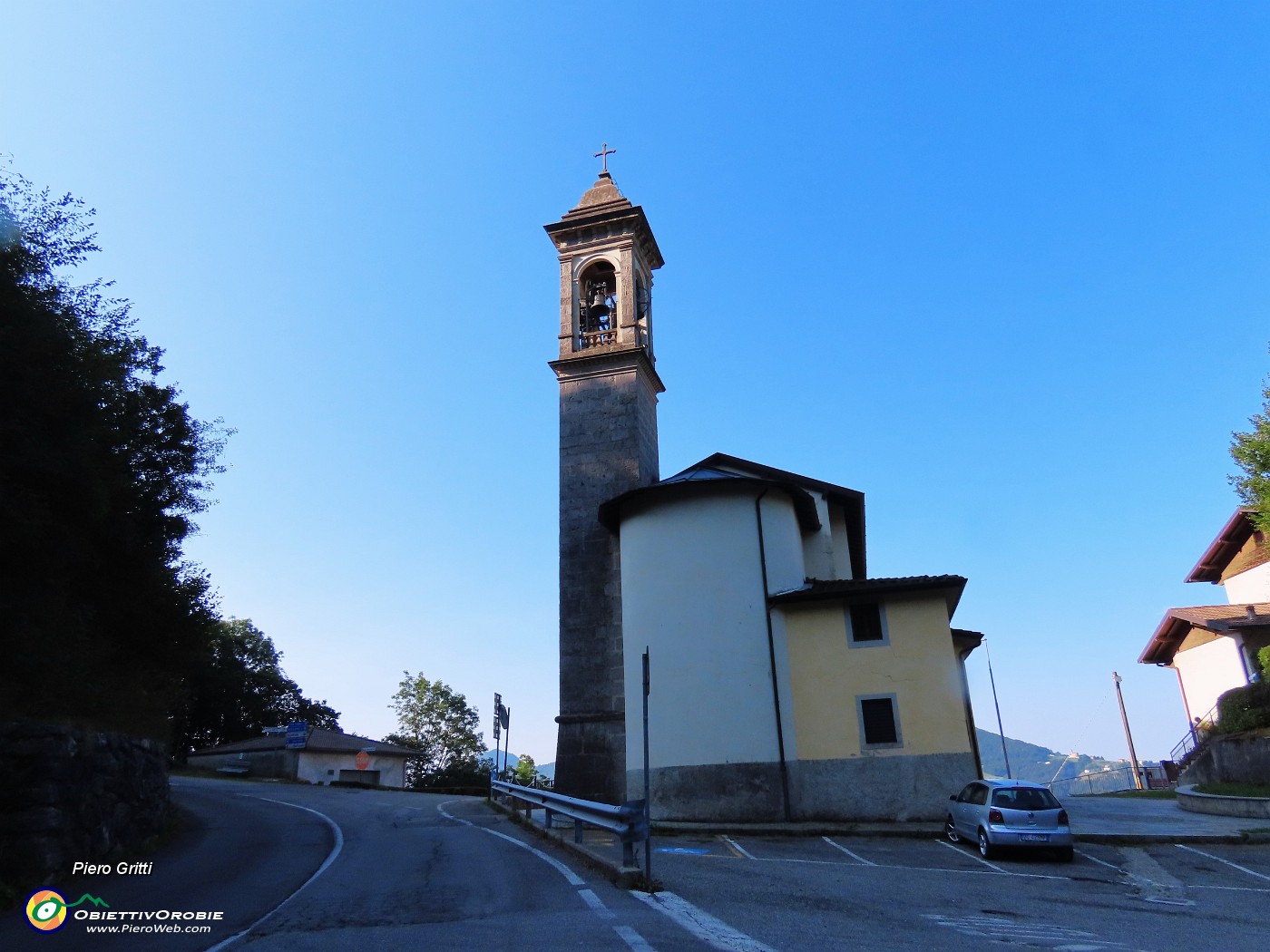 10 Partenza dal Passo del Suchello-Santuario Madonna della neve (900 m).JPG